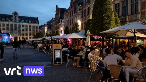 Brusselaar (25) negeert politie en plast tegen gebouw in centrum Leuven: "Domper op de feestvreugde"