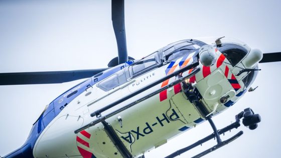 Ongeval bij Ketelbrug, politiehelikopter zoekt naar gevluchte inzittenden