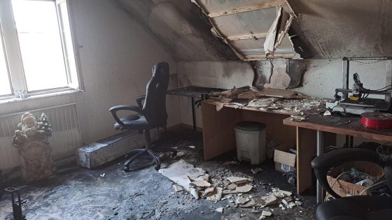 Vrijdagavond vatte een batterij van een drone vuur in Schoonbeek-Bilzen toen deze aan de oplader hing. Even later ontplofte de accu.