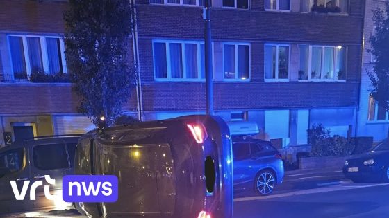 Vrouw onder invloed botst tegen geparkeerde auto's in Wemmel