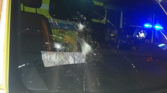 Dronken man valt ziekenwagen met ijzeren staaf aan in Heist-op-den-Berg: “Onbegrijpelijk en absoluut onaanvaardbaar”