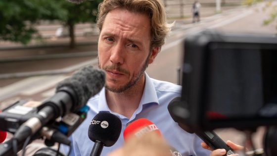 ‘F*CK F*DG’: Frédéric De Gucht verkoopt zelf t-shirts om haters voor te zijn