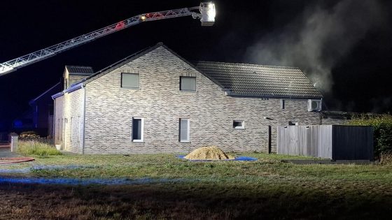 Garage brandt volledig uit in Eksel, woning onbewoonbaar