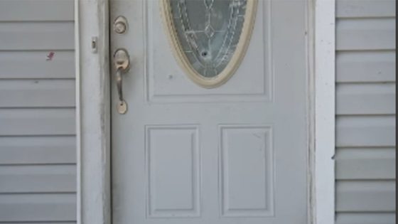 Homeowner shoots, kills two suspects allegedly impersonating officers serving warrant, HPD says