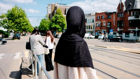 Hoofddoekenverbod Oost-Vlaams provinciaal onderwijs met een jaar uitgesteld