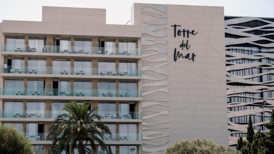 Hoteluitbaters op Ibiza trekken aan alarmbel na dodelijke ongevallen van balkons: “Er is iets vreemds aan de hand”