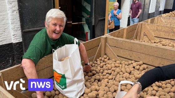 "Het worden patattenweken!": Waste Warriors biedt 4.800 kilo overschotaardappelen goedkoop aan in Antwerps Felix Pakhuis