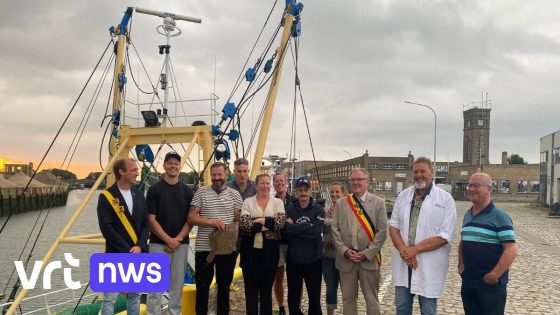 Nieuw vissersschip Dré in Nieuwpoort veilt eerste visvangst: eerste koper wordt peter van het schip