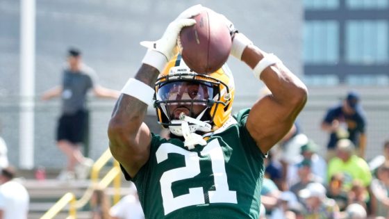 Sources -- Packers CB Hobbs has knee scoped, out rest of camp