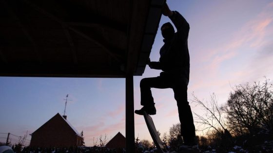 Amper inbraken in Sint-Martens-Latem tijdens de zomerperiode, behalve dit jaar: dievenbendes aan de haal met juwelen, cash geld en designhandtassen - Nieuwsblad
