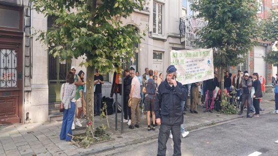 Buurtbewoners voorkomen uitzetting van mensen zonder papieren in Schaarbeek