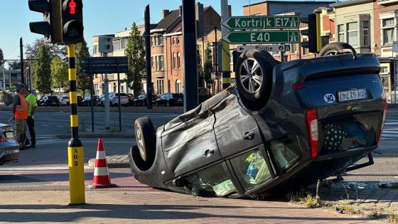 Spectaculair ongeval in Gent: auto gaat twee keer over de kop na botsing