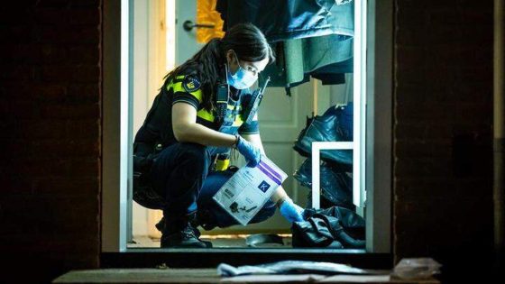 De politie doet uitgebreid onderzoek naar de explosie in de Blondeelstraat in Rotterdam.
