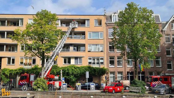 Door een brand in een woning aan de Jacob van Lennepkade in Amsterdam-West is woensdagochtend een dode gevallen, meldt de brandweer. 
