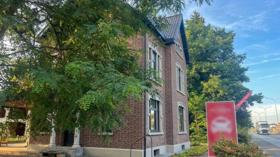 Twintiger in cel op verdenking van het doden van zijn vader