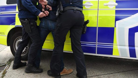 Twee 15-jarigen vragen tijdens diefstal hulp aan ... politieagent in burger