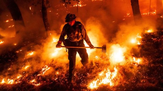 Wildfires threaten homes in Oregon and California, prompting hundreds of evacuations