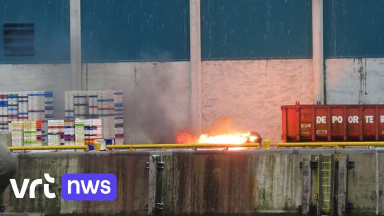 Springtuig uit Tweede Wereldoorlog in brand aan Visserijdok in Oostende: "Enkele voorstellingen van Theater Aan Zee gaan momenteel niet door"