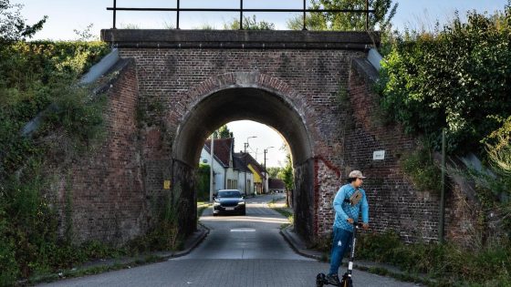 De hele wereld wil door het Boerenhol, maar de tractors zijn te breed geworden
