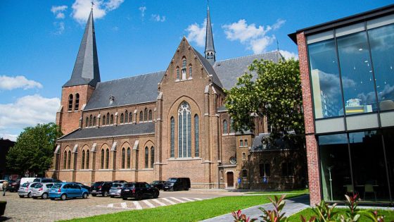 Onrust door jongerenbende in Neerpelt escaleert tot bedreigingen, diefstal en geweld: “Ze zeiden dat ze hem kapot zouden maken”
