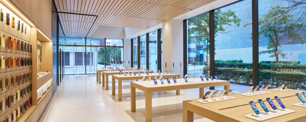 Here's how Apple Stores are combating iPhone 17 scratches