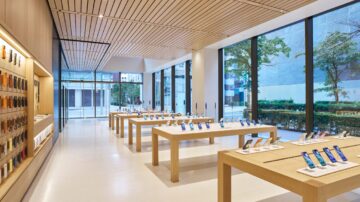 Here's how Apple Stores are combating iPhone 17 scratches