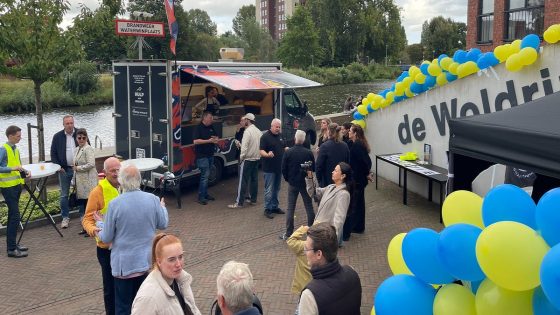 Groningse ondernemer schenkt snackwagen aan patatbakkers bij Oekraïense grens: 'Dit is ergens wel bizar'