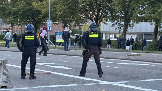 Koranverbranding AZC Hoofddorp loopt uit de hand