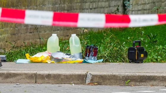 De EOD ontfermde zich over de inhoud van de tas in Eindhoven (foto: Dave Hendriks/Persbureau Heitink).