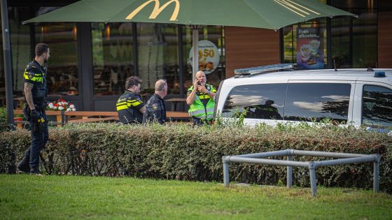 De 15 jarige jongen die gisteren in Capelle aan den IJssel is doodgeschoten door de politie had een vuurwapen bij zich