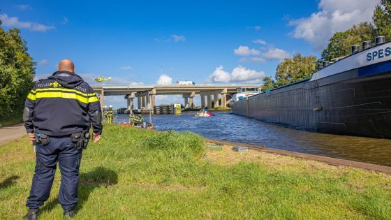 Vrouw overleden na aanvaring op Prinses Margrietkanaal, man ligt nog in ziekenhuis