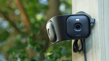 Amazon sticks two cameras together for the 180-degree Blink Arc