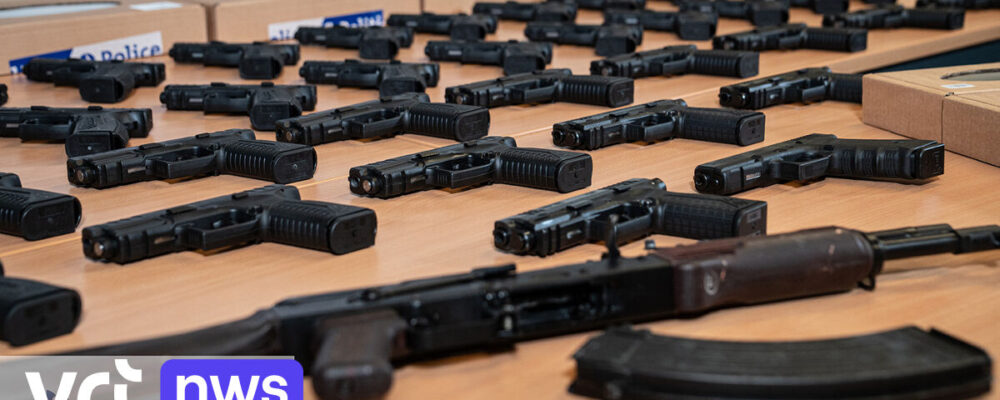 Brussels netwerk opgerold dat op grote schaal semi-automatische wapens verkocht, 90 wapens in beslag genomen
