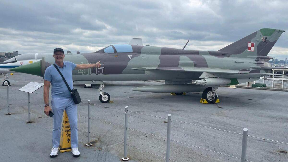 Zakenman Mark (58) verkoopt Russische straaljager die al tien jaar in zijn tuin staat: "We gaan wat kleiner wonen"